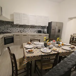  Bed & Breakfast Polizzi House Italia